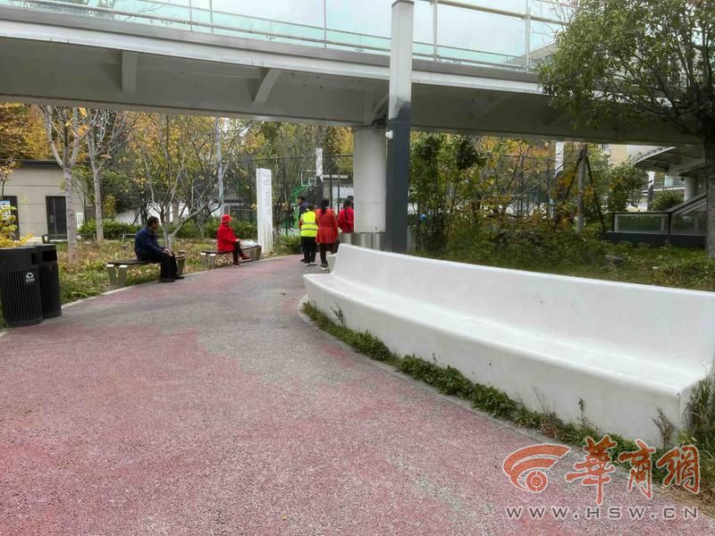 公园 适老化方面这些做得还不错 但还有改进空间新葡京适老化大调研华商报记者走访了12座城市(图6) 公园 适老化方面这些做得还不错 但还有改进空间新葡京适老化大调研华商报记者走访了12座城市(图6)