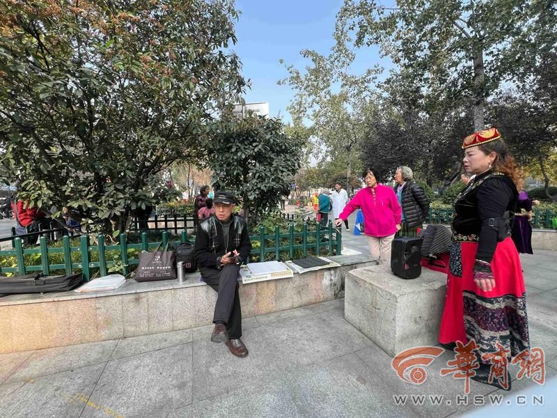 公园 适老化方面这些做得还不错 但还有改进空间新葡京适老化大调研华商报记者走访了12座城市(图8) 公园 适老化方面这些做得还不错 但还有改进空间新葡京适老化大调研华商报记者走访了12座城市(图8)