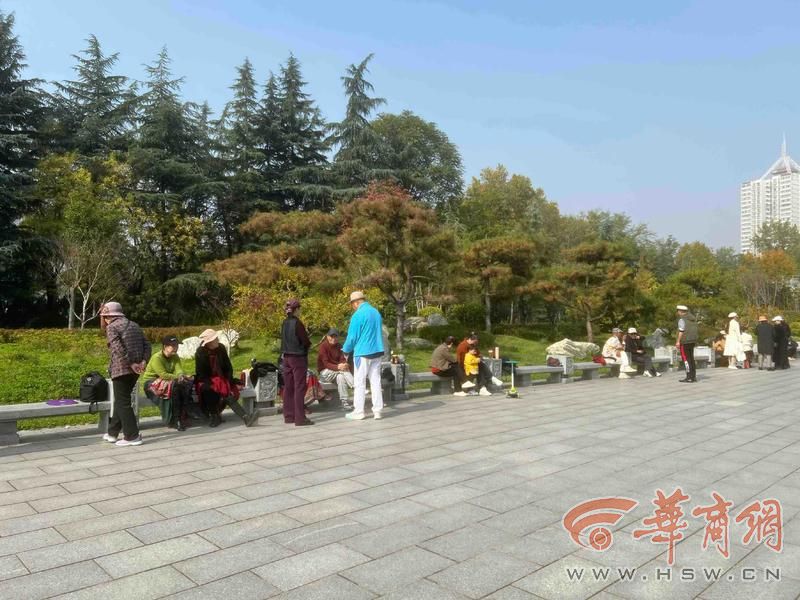 公园 适老化方面这些做得还不错 但还有改进空间新葡京适老化大调研华商报记者走访了12座城市(图13) 公园 适老化方面这些做得还不错 但还有改进空间新葡京适老化大调研华商报记者走访了12座城市(图13)