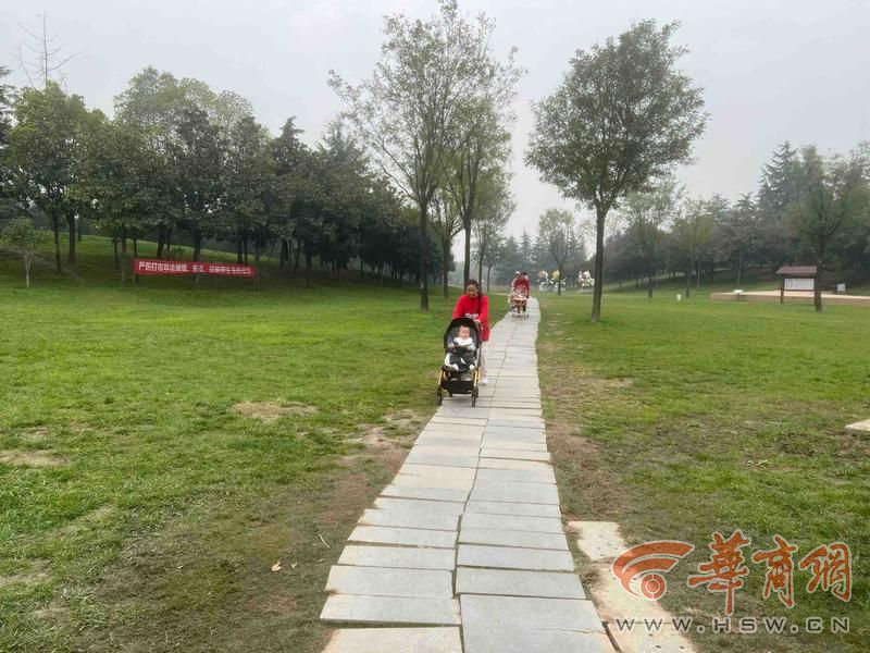 公园 适老化方面这些做得还不错 但还有改进空间新葡京适老化大调研华商报记者走访了12座城市(图23) 公园 适老化方面这些做得还不错 但还有改进空间新葡京适老化大调研华商报记者走访了12座城市(图23)